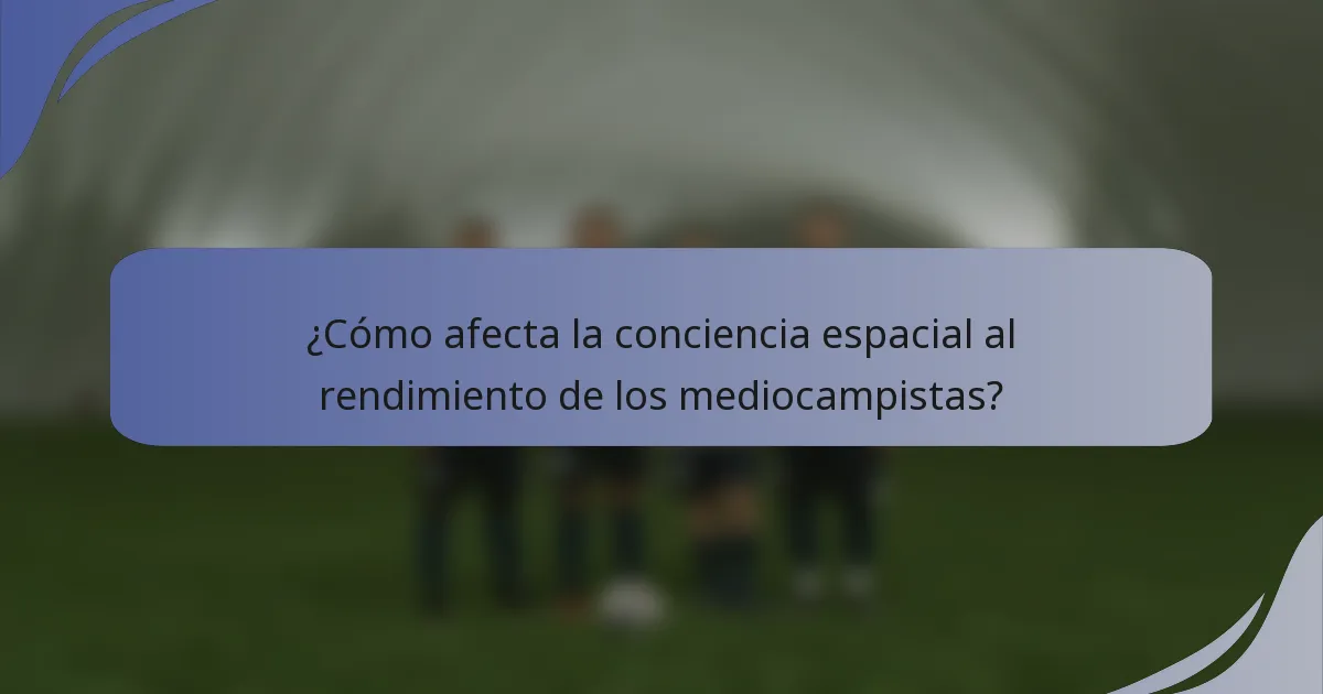 ¿Cómo afecta la conciencia espacial al rendimiento de los mediocampistas?